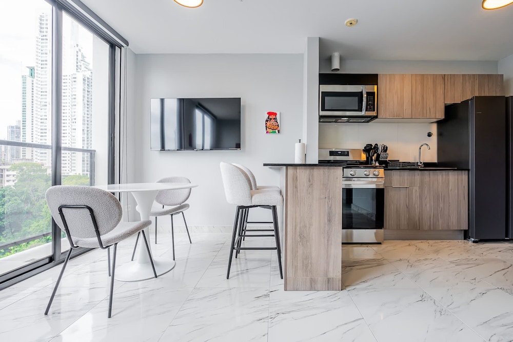 w Situated 1BR w Beautiful View in Calle 50