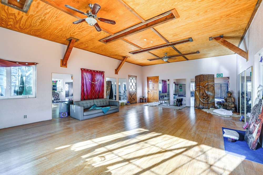 Mtn-view Weldon Home: Walk to Pacific Crest Trail