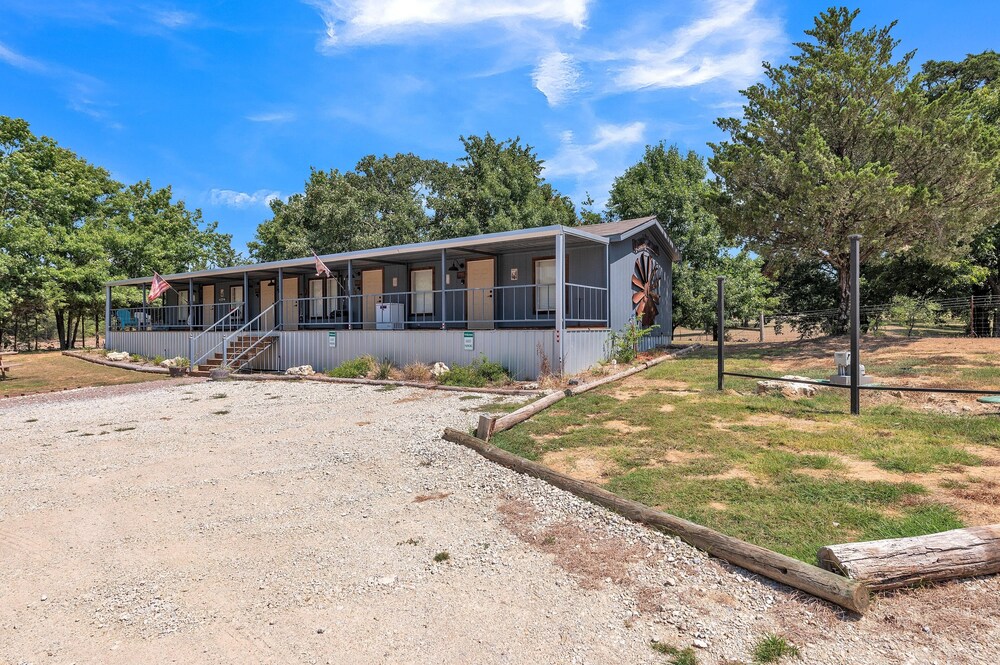 Bohemian Rhapsody - 1 Bedroom Hotel Room by The Lodges at Fossil Creek view 4
