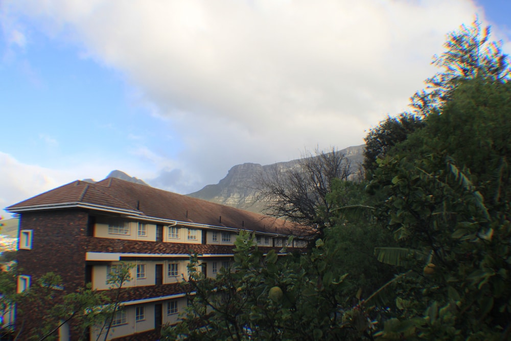 Charming Lodge in City Bowl, Close Enough to the Action but Peaceful and Quiet view 3