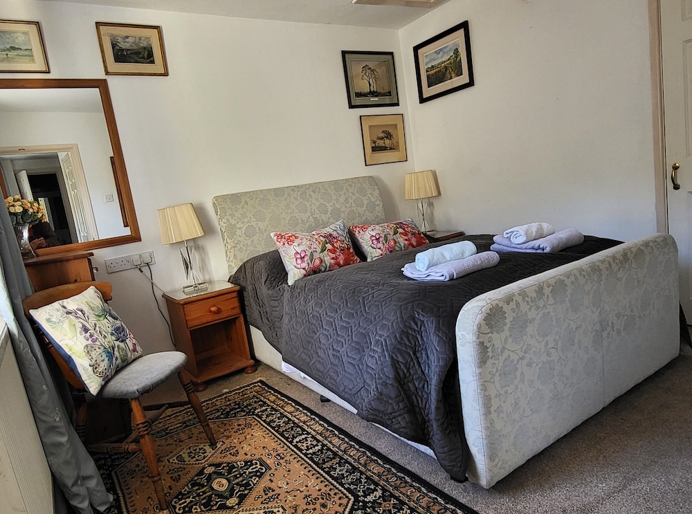 Escape the Ordinary - Dorset Village Vacation