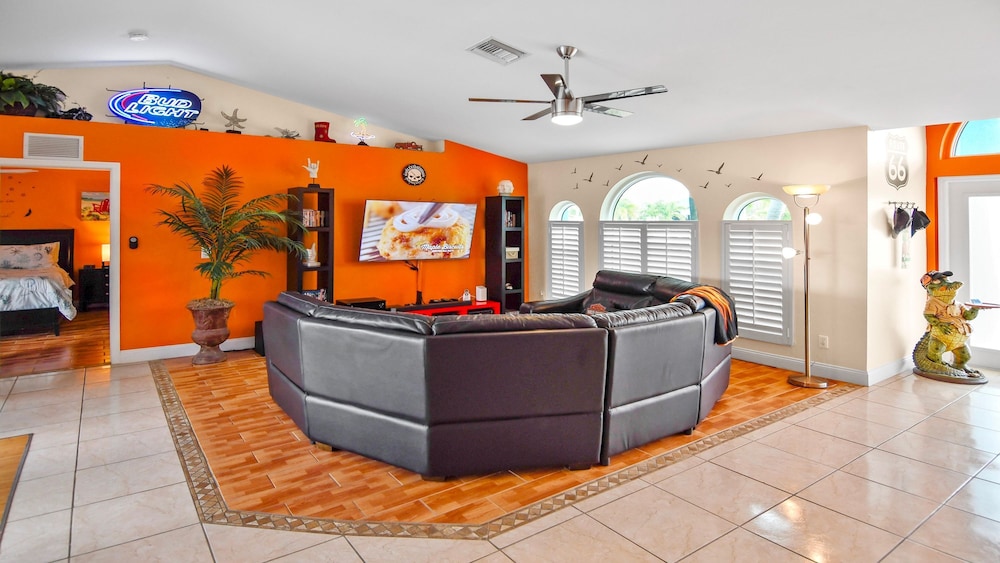 Orange Cove Heated Pool Oasis of Calm - Look