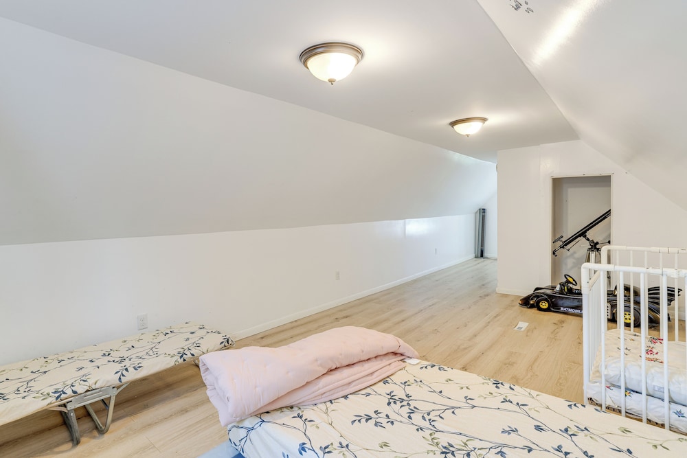 2 Mi to State Park: Updated Niagara Falls Home