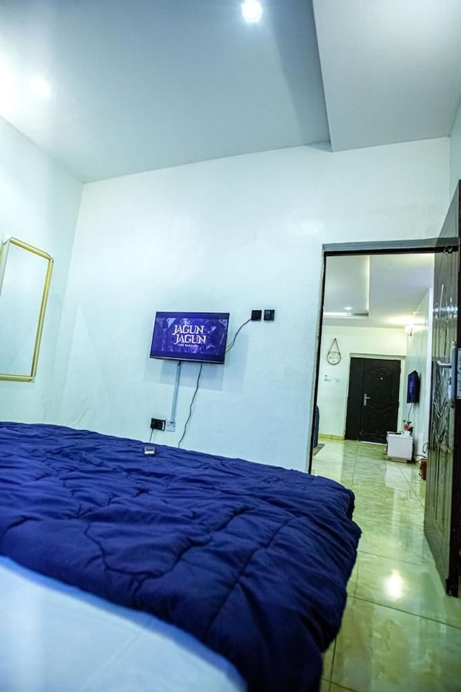 Immaculate 2-bed Apartment in Lagos view 2