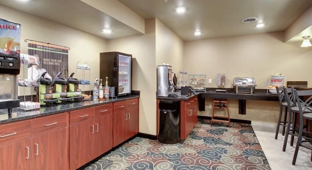 Cobblestone Inn  Suites - Altamont - Property Image 9