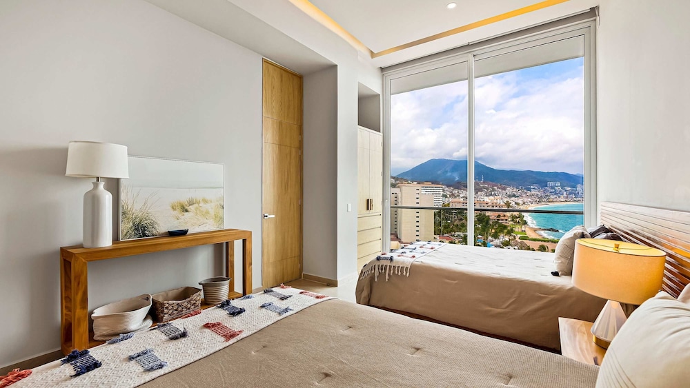 Panoramic Hot Tub Oceanview Luxury 4BR Penthouse