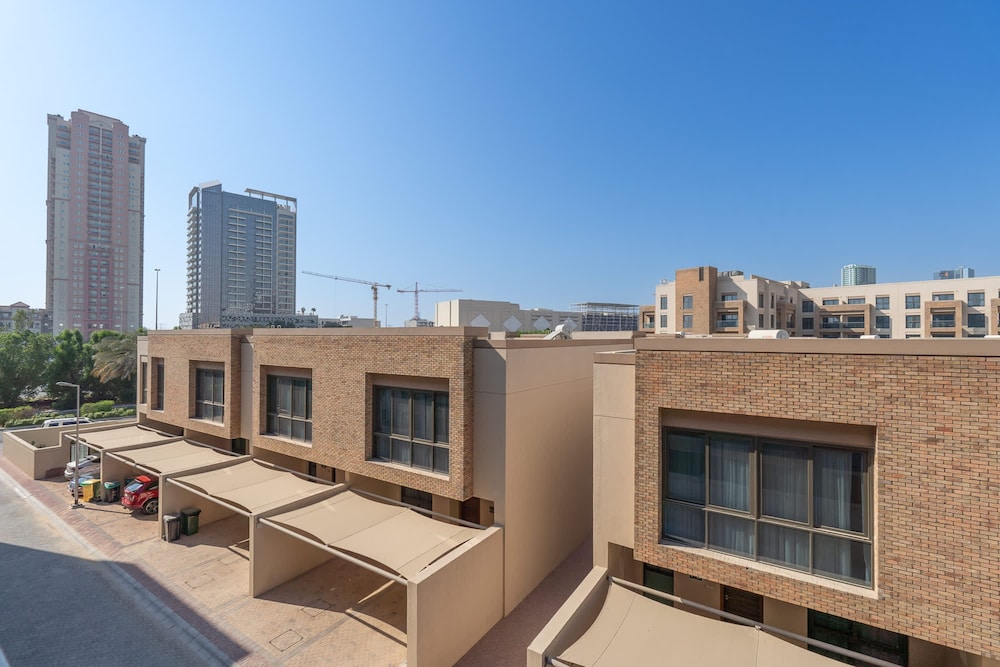 A Fantastic 1 Bed Flat Located in JVC