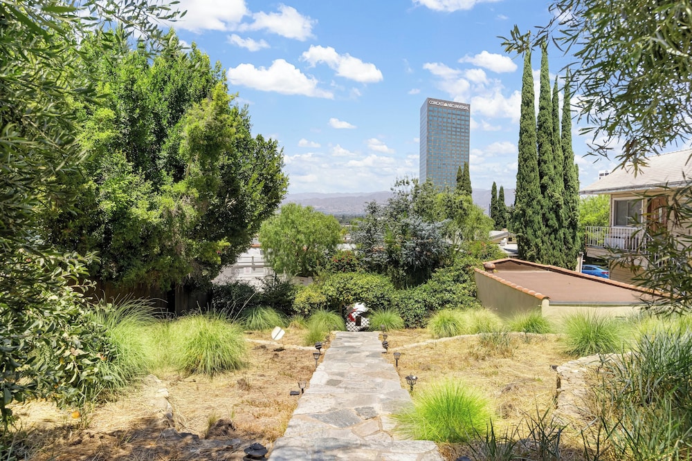 Fredonia by Avantstay Great Views of Studio City