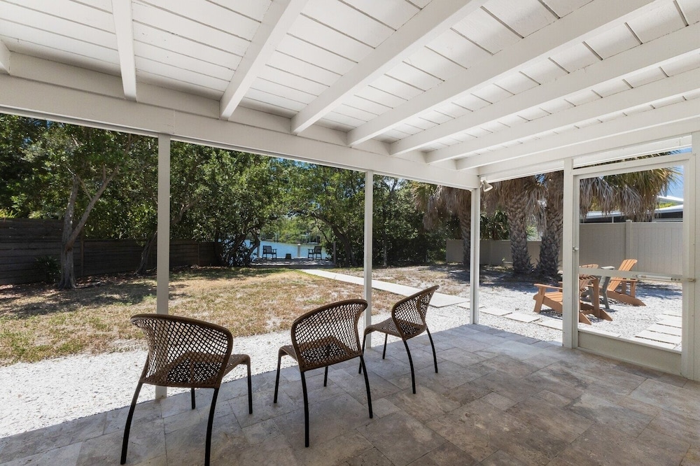 Dock Of The Bay 2 Bedroom Home by RedAwning view 3