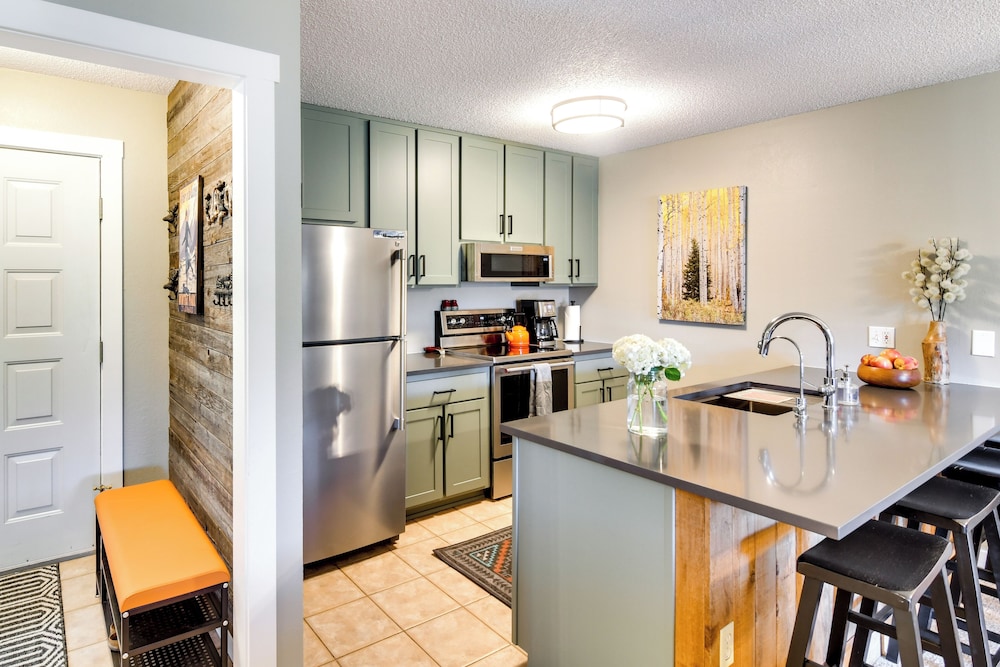 Elevated Fraser Condo w/ Mountain View & Amenities