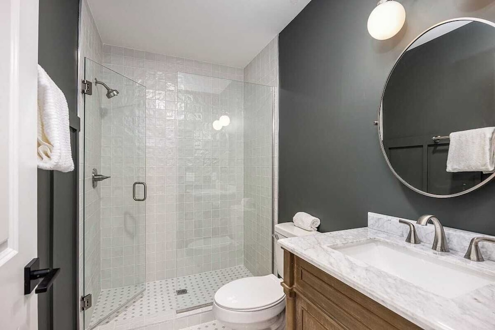 24-guest Retreat The Nomad: Studio x2, 1BR x4