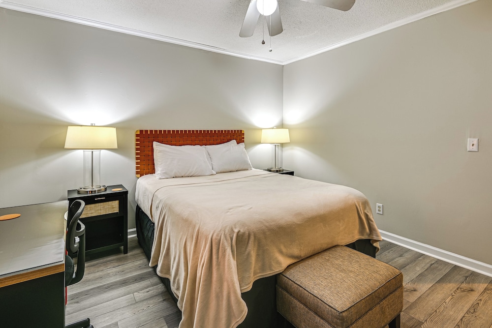 < 2 Mi to ECU & Medical District: Retreat w/ Patio