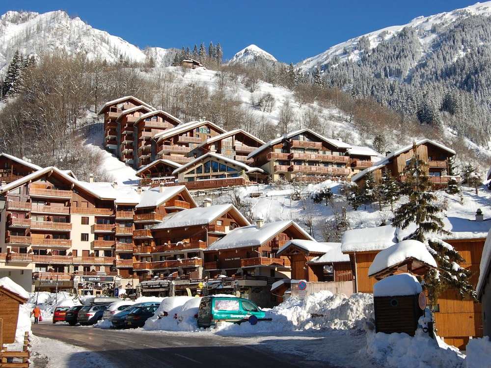Spacious Holiday Home Near Center of Champagny