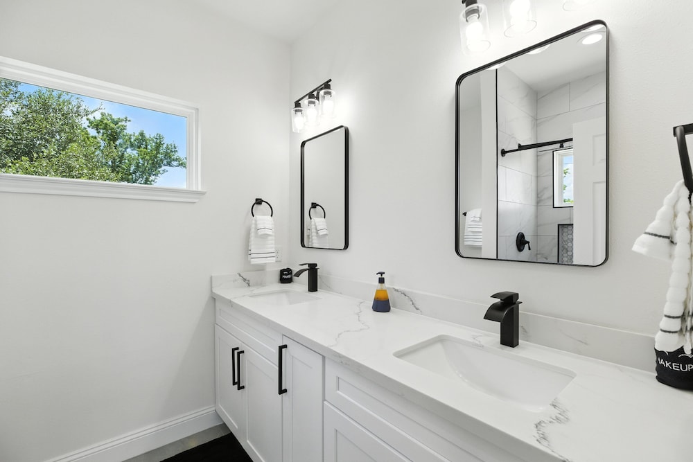 Houston Cozy Retreat 3br 3ba Downtown Views 3 Bedroom Duplex