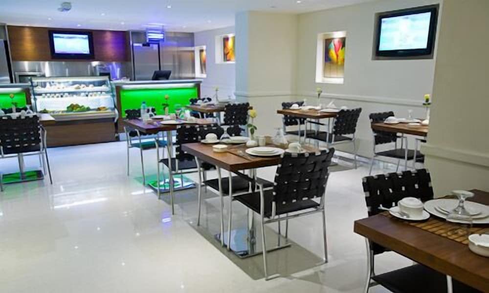 Abu Dhabi Vacations - Phoenix Plaza Hotel Apartments - Property Image 24