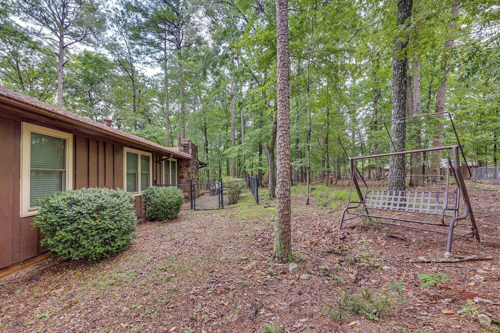 Walk to Lake Desoto: Hot Springs Village Retreat!