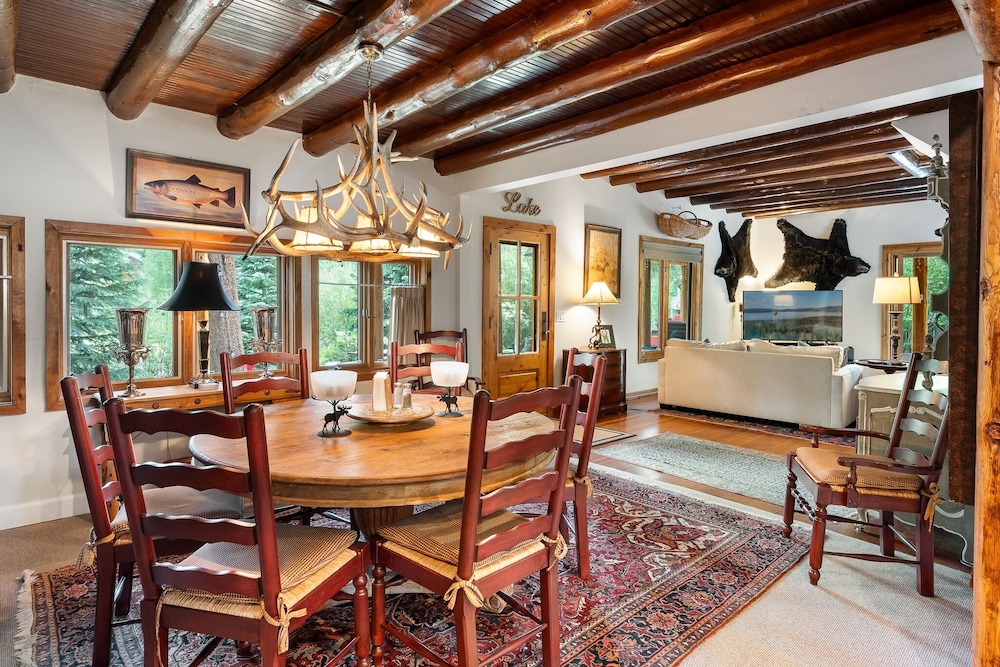 The River House 3 Bedroom Cabin