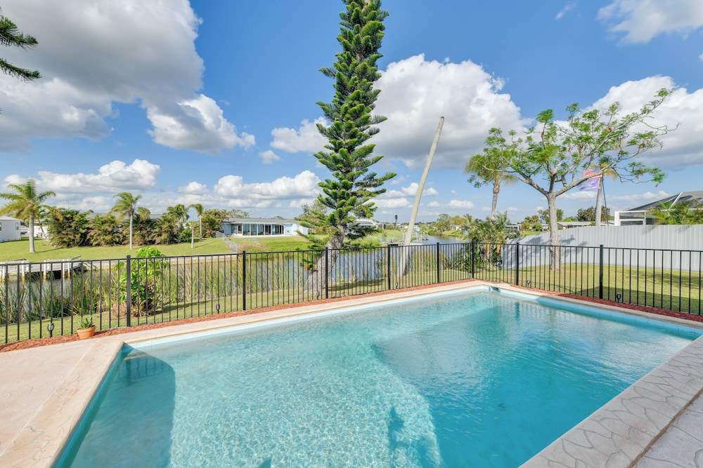 Canal-front Fishing & Pool: North Port Home