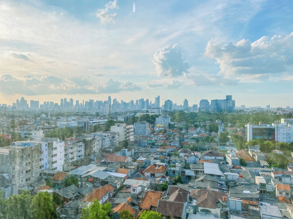 Comfortable And Restful 2Br Nifarro Park Apartment
