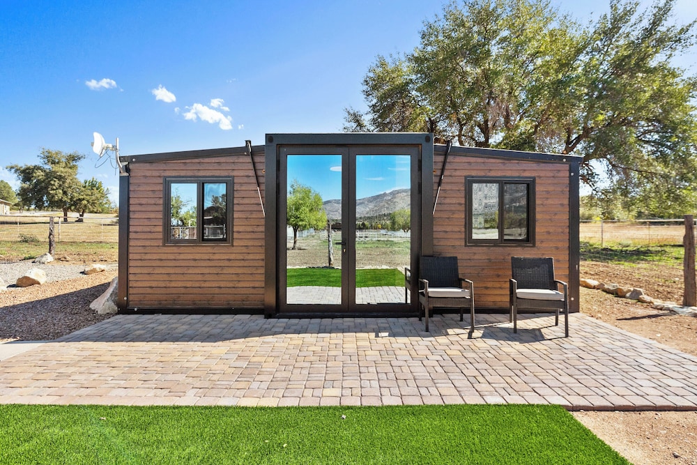Zebra Ranch 2-br Tiny Home Mtn View Trails Brbq