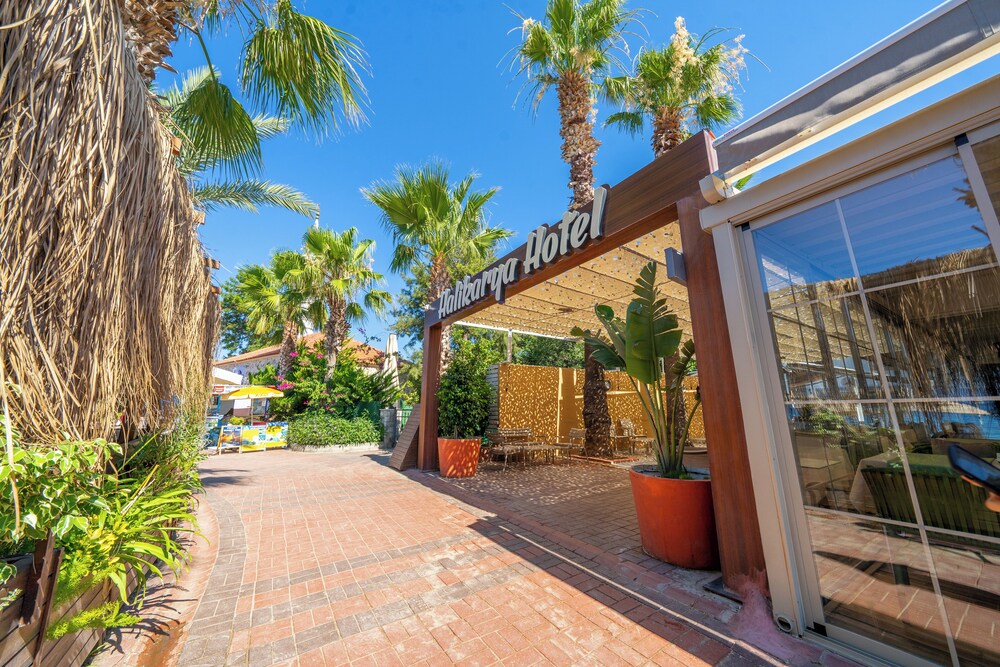 Halikarya Hotel & Restaurant Beach