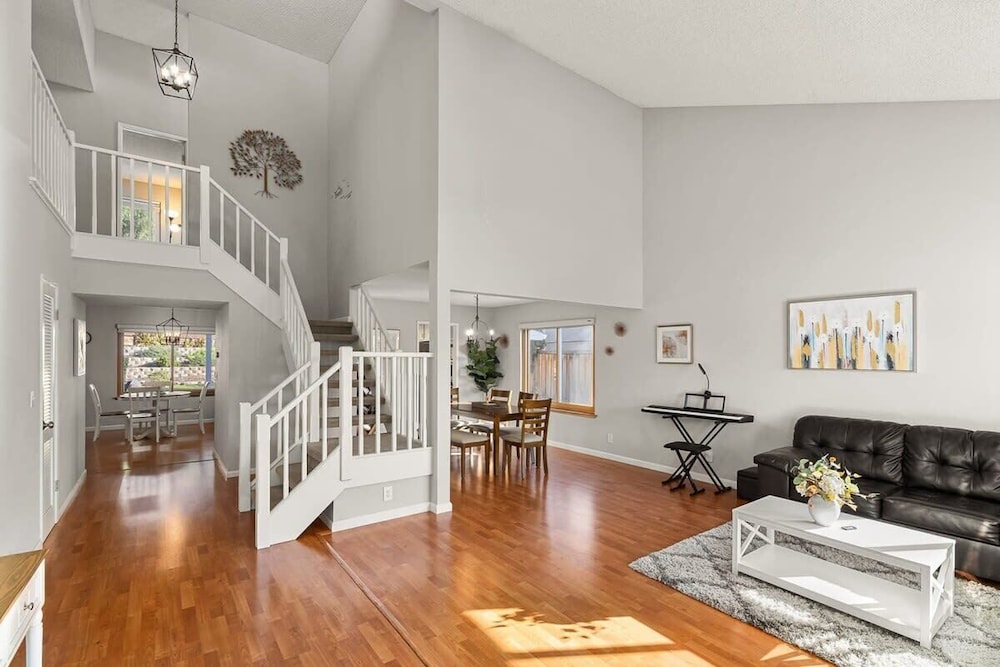 @ Marbella Lane - 4BR Siliconvalley Gempool House