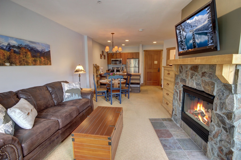 Red Hawk Lodge 2275