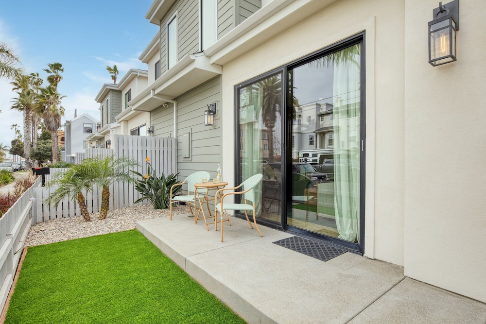 Pacific Villa by Avantstay Steps From Beach Luxurious Modern Indoor-outdoor Living