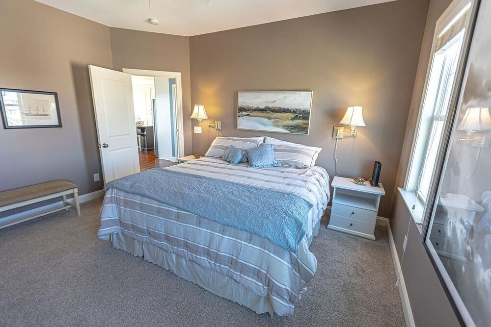 R & R By The Sea 4 Bedroom Home by RedAwning