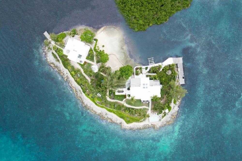 Middle Cay Estate 7 Bedroom Estate
