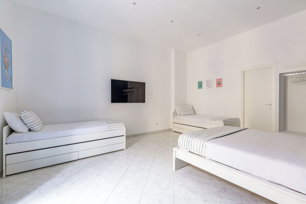 White&Blue Apartment at Sanità by Wonderful Italy