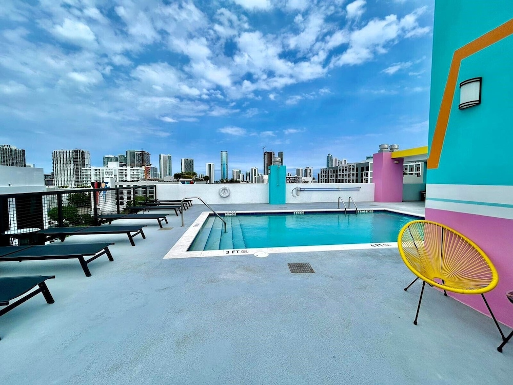 1BR Condo wRooftop Pool at Wynwood
