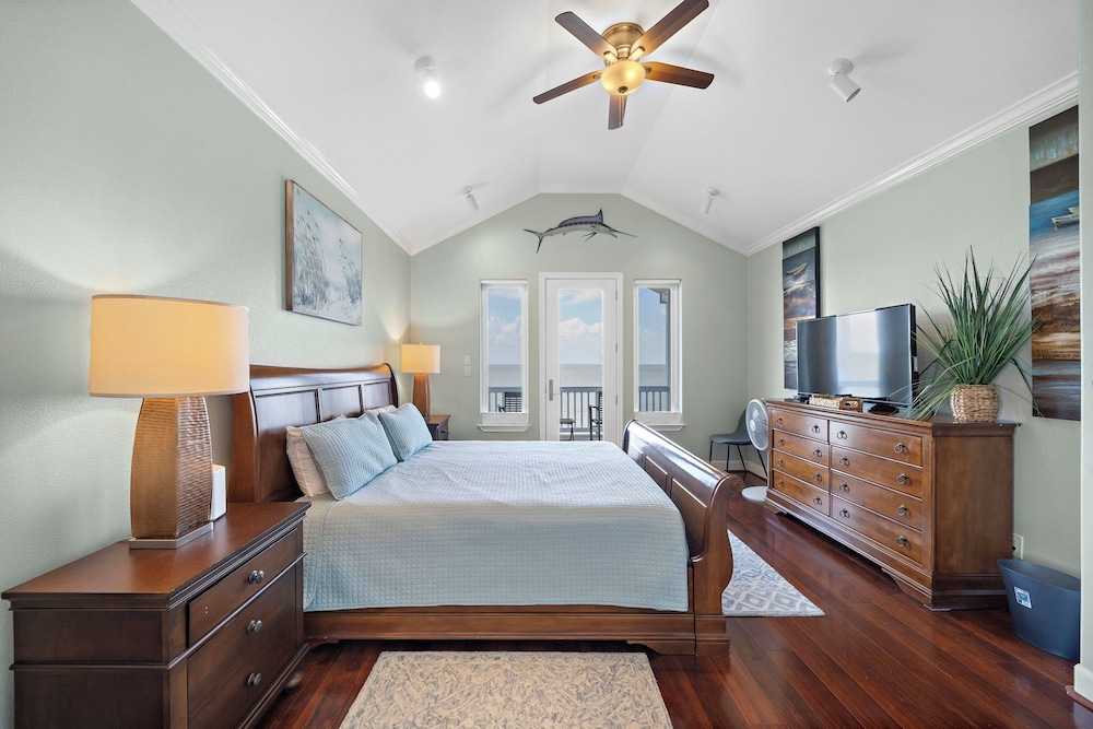Blue Marlin Bayfront Retreat by Ryson Vacation Rentals