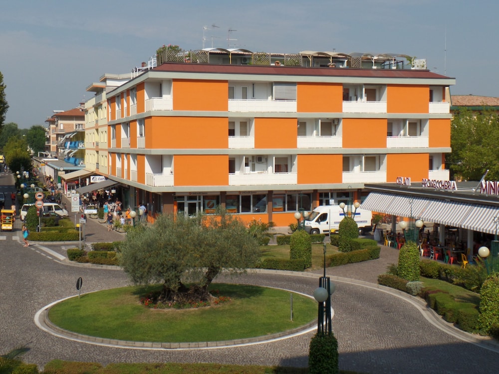 Foyer in Bibione With 1 Bedrooms and 1 Bathrooms