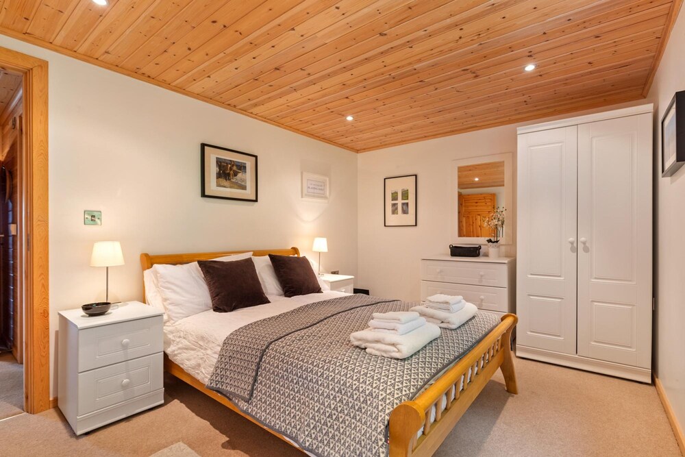 Lodge 5 Longbury - Luxury Lodge Woodland Views Restaurant and Spa Facilites
