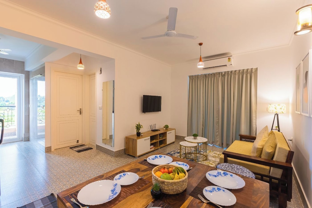 Palm Retreat 1BHK Pool & Field Views