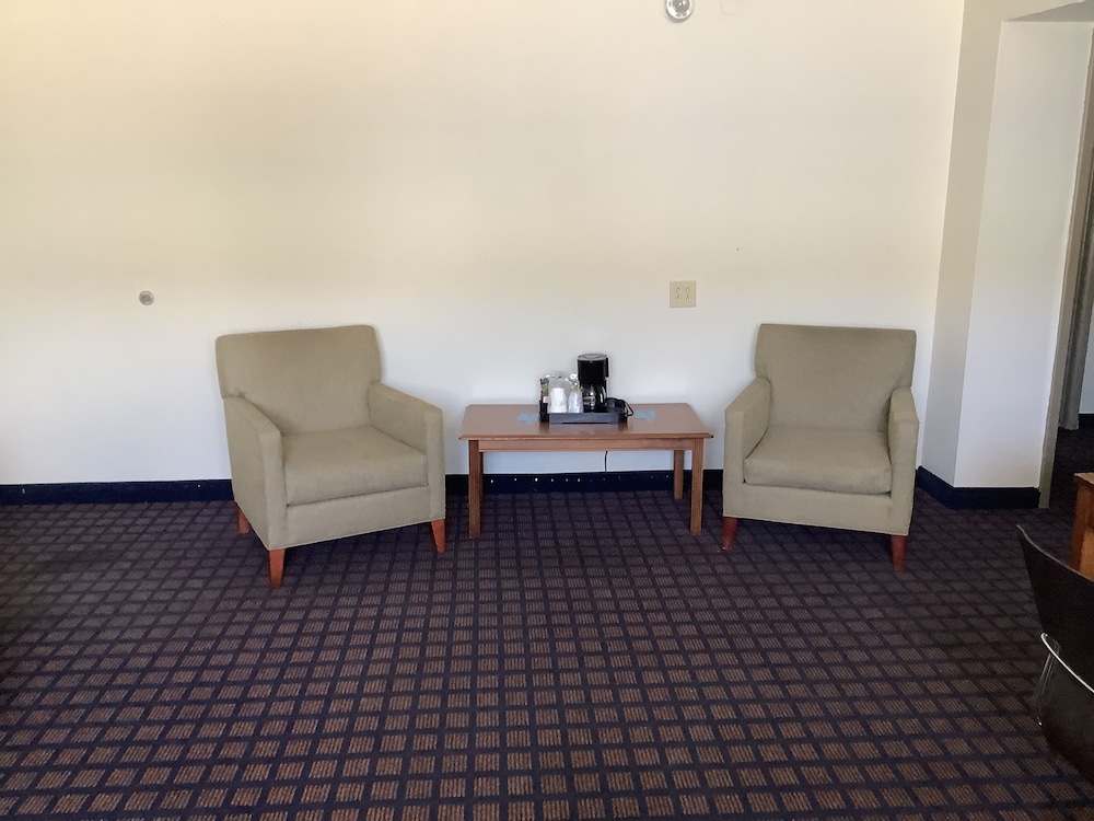 Dodge City Vacations - Silver Spur Vintage Inn  Suites - Property Image 13