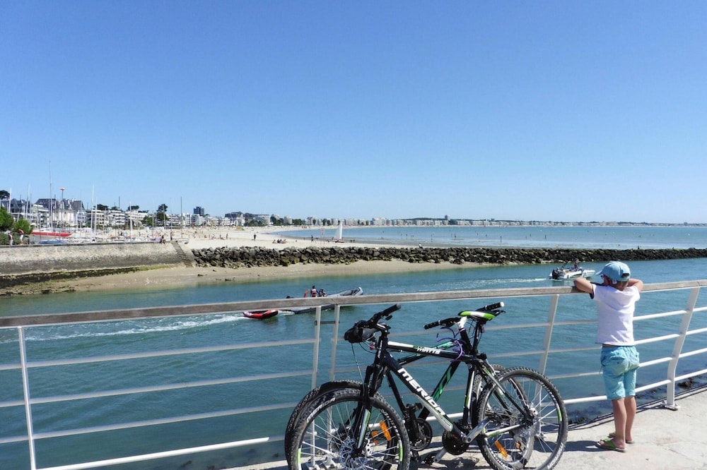 Flat With Direct Beach Access