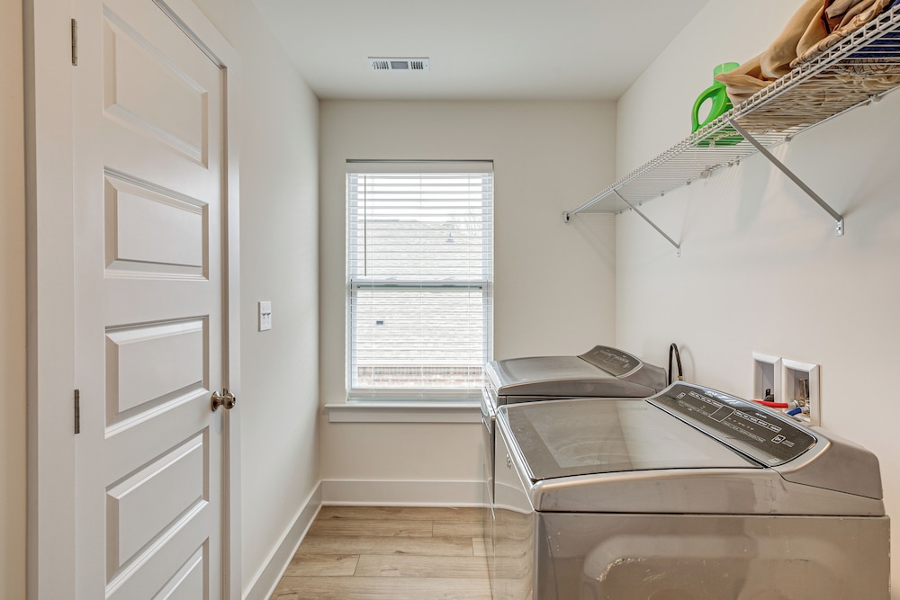 15 Mi to Dtwn Huntsville: Newly Built Home!