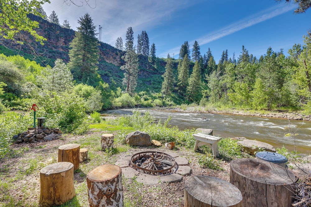 Riverfront & Lake Retreat: 17 Mi to Lucky Peak!