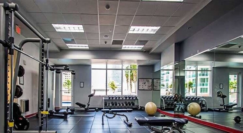 Modern 1-br Condo in Upscale Brickell Locale