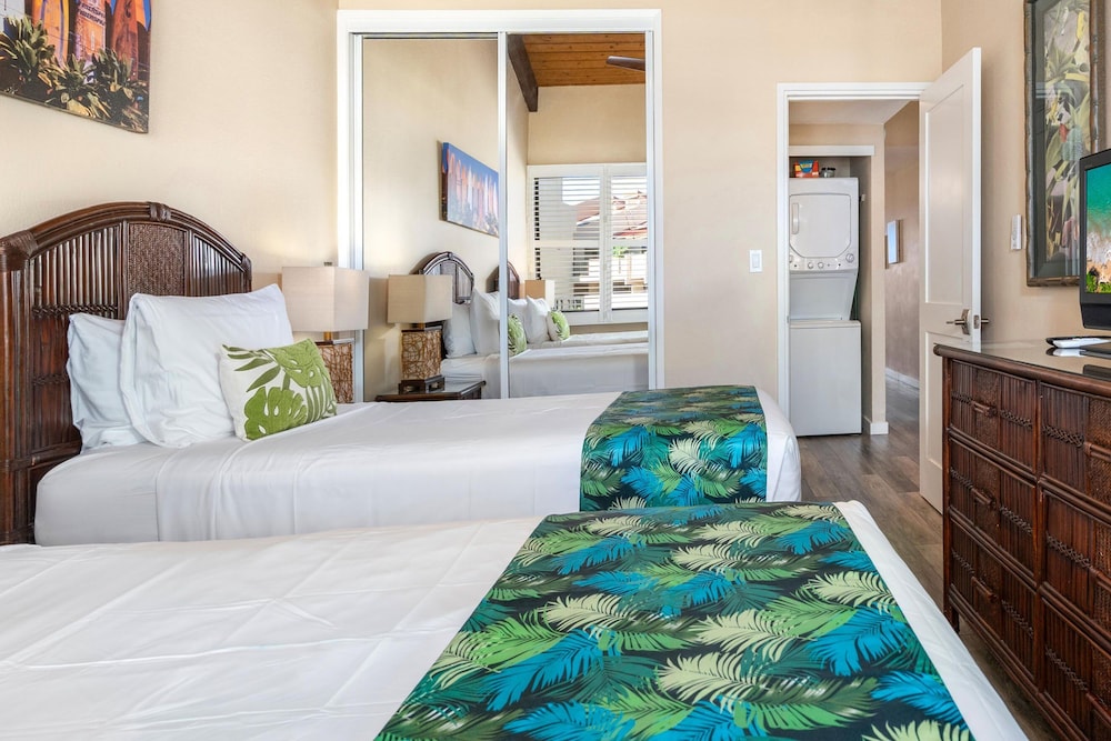 Kamaole Sands 3-406 - Modern Kitchen, Large Lanai, Enclosed Private MB, Split AC