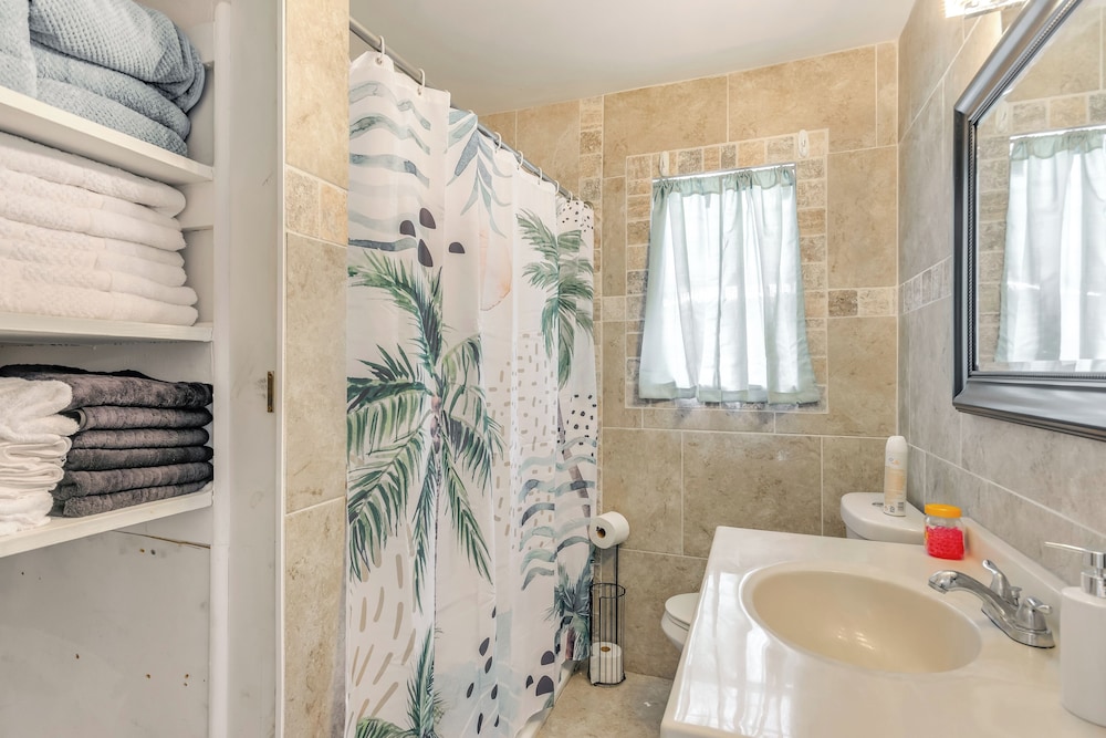 Game, Swim & Explore: Family Home in Pensacola