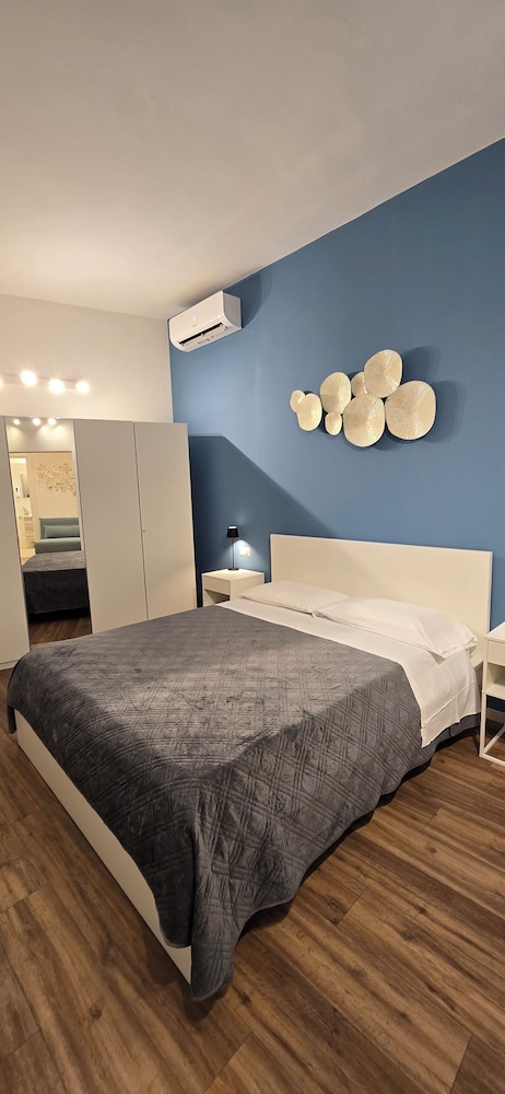 Rooms And Comfort Apartment