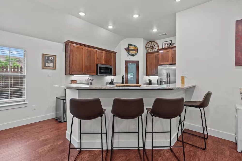 7 min to Stockyards- Cozy & Stylish Home