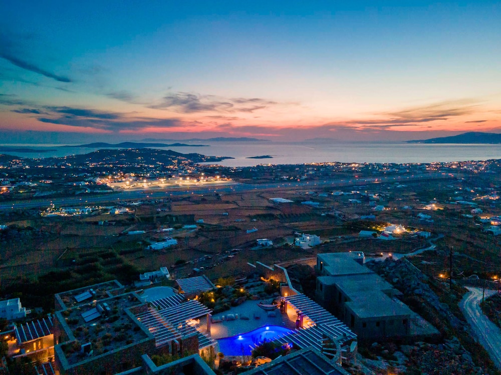 Kounoupas Complex by Mykonos Rocks