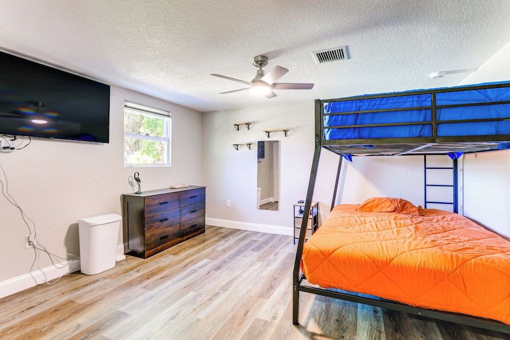 Saltwater Pool & Putting Green: Bradenton Oasis