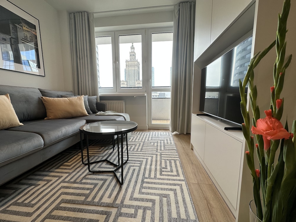 Heart of Warsaw Near Metro by Renters view 3
