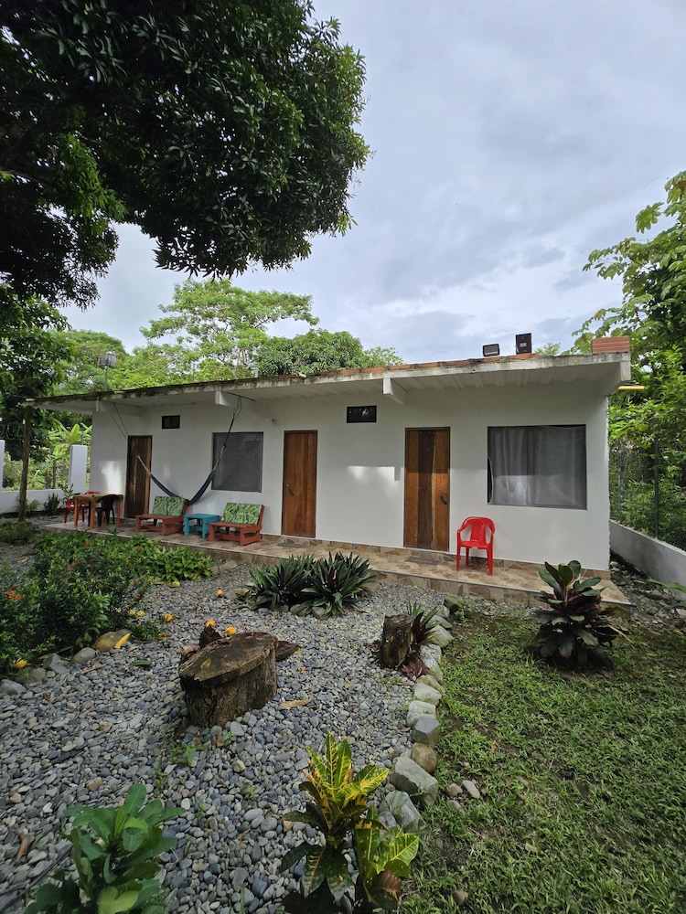 Hostal Rojoyale