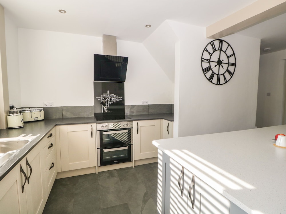 26 Hycemoor Way